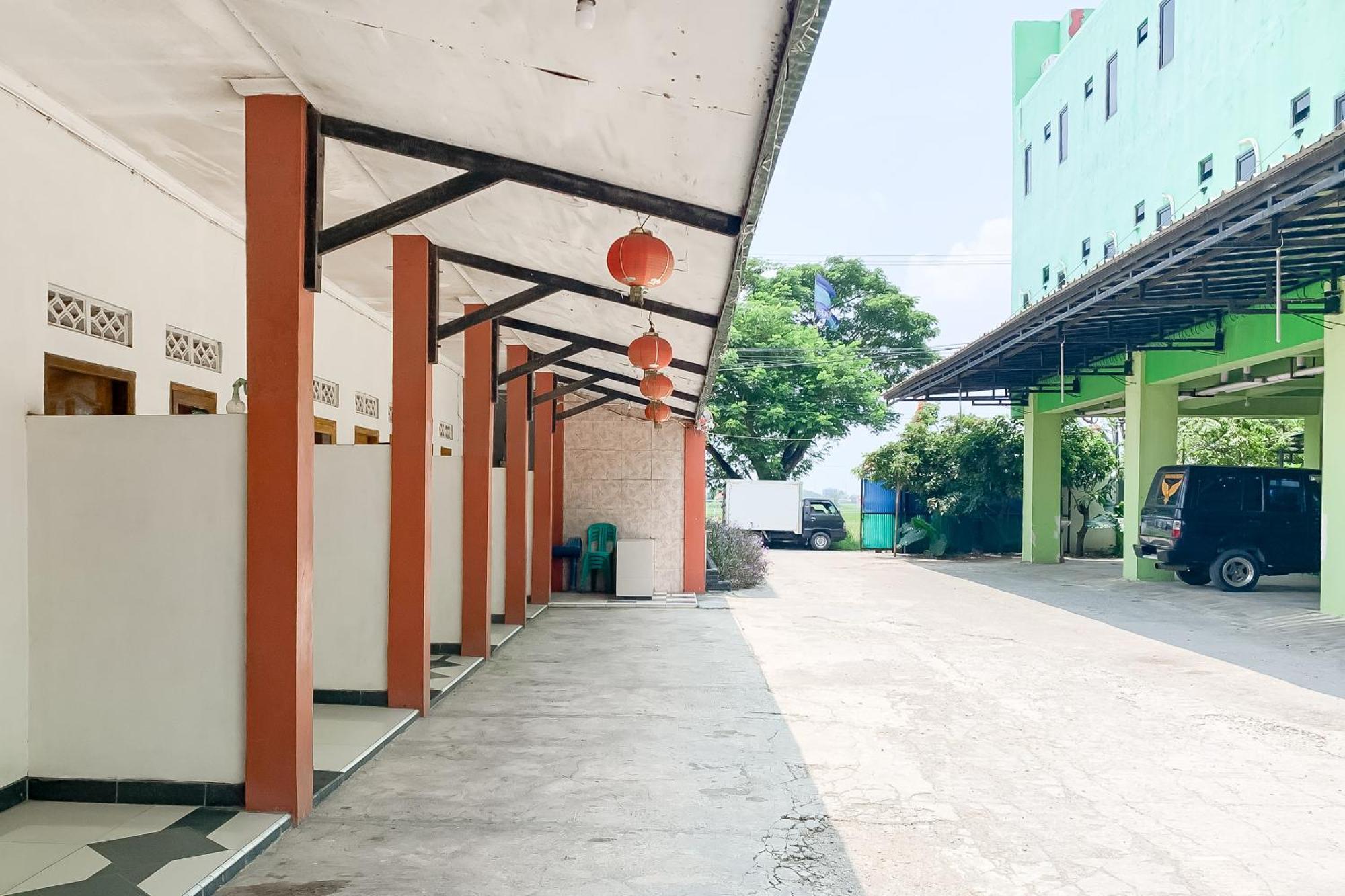 Penginapan Losmen Ayu Pamanukan Redpartner Pamanukan Hilir Kültér fotó